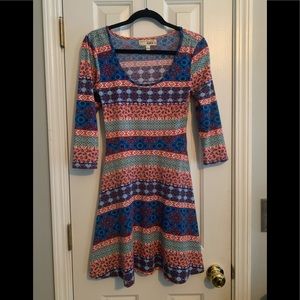 Patterned dress size large. Very flattering on.